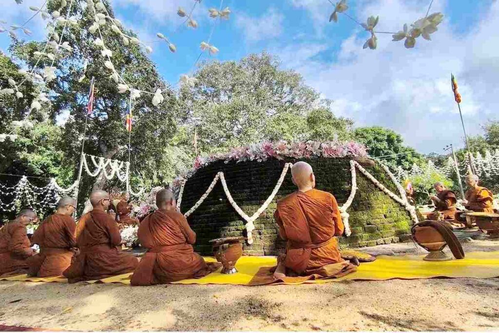 #VenerableWalpolaPiyanandaBhanteBhikkhunisMagazine (14)