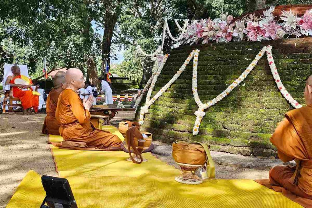 #VenerableWalpolaPiyanandaBhanteBhikkhunisMagazine (20)