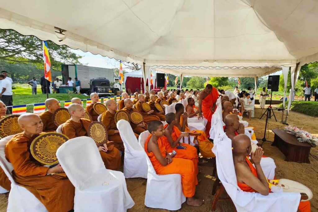 #VenerableWalpolaPiyanandaBhanteBhikkhunisMagazine (28)